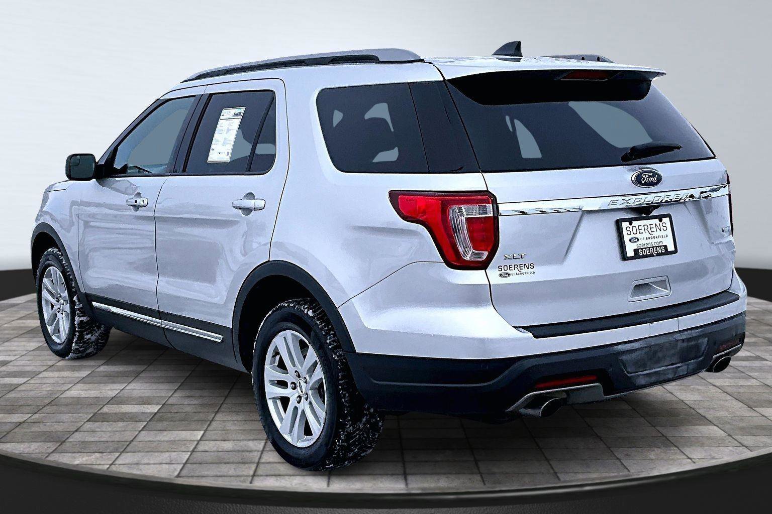 Used 2019 Ford Explorer XLT image 4