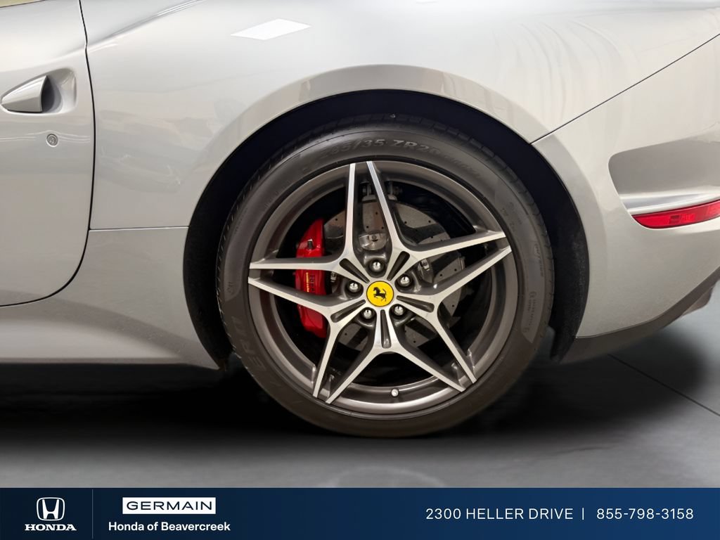 Used 2017 Ferrari California T RWD image 12