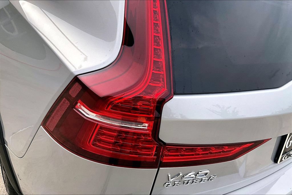 Certified 2025 Volvo V60 B5 Cross Country Plus AWD/4WD image 40