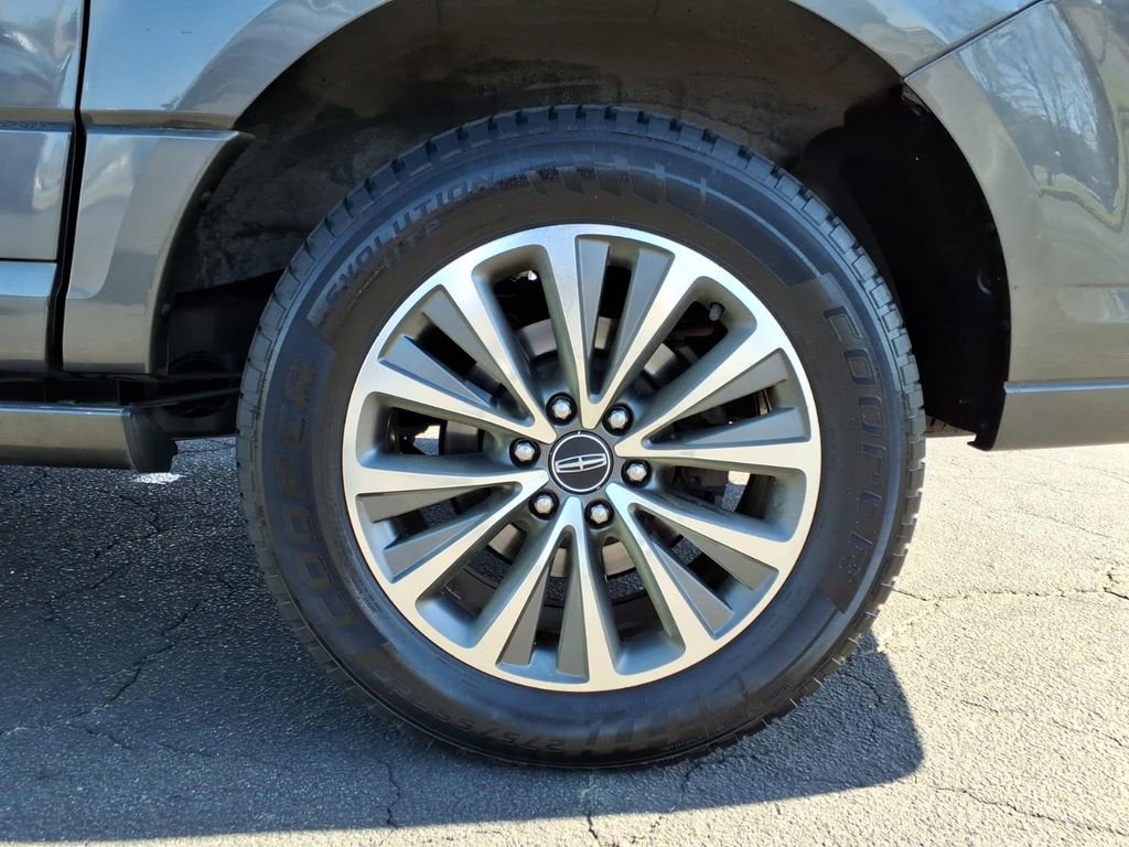 Used 2017 Lincoln Navigator L Select RWD image 23