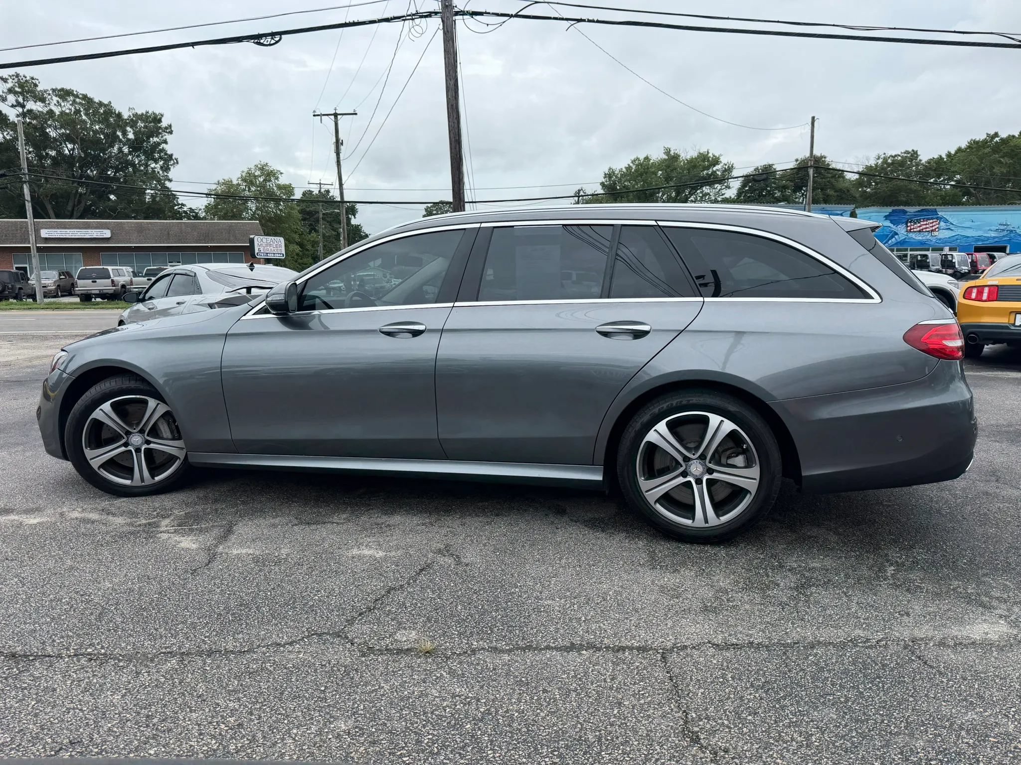 Used 2017 Mercedes-Benz E 400 4MATIC Wagon image 6