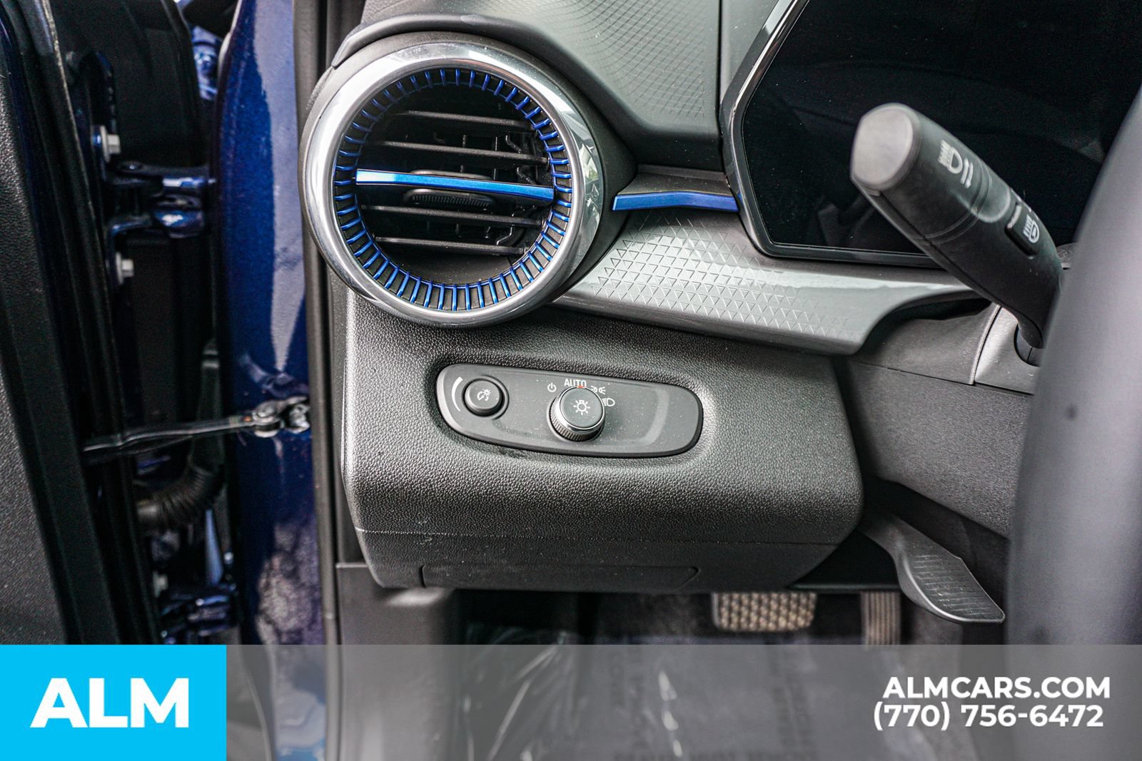 Used 2024 Chevrolet Trax LT w/ LT Convenience Package FWD image 36