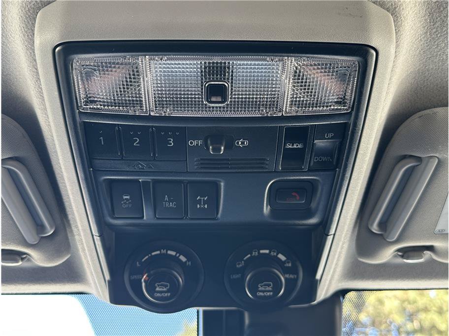 Used 2020 Toyota 4Runner Venture w/ Moonroof Package AWD/4WD image 27