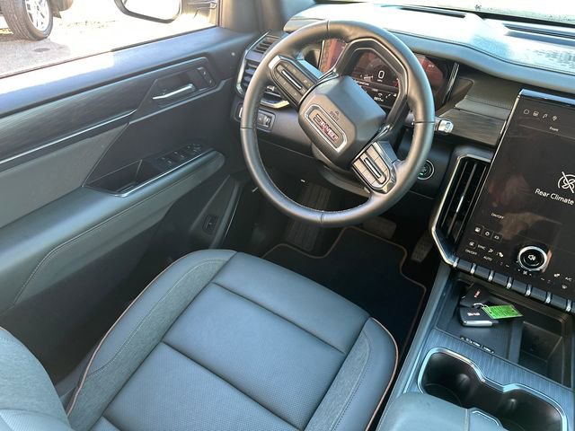 Used 2025 GMC Acadia AT4 w/ Luxury Package image 23