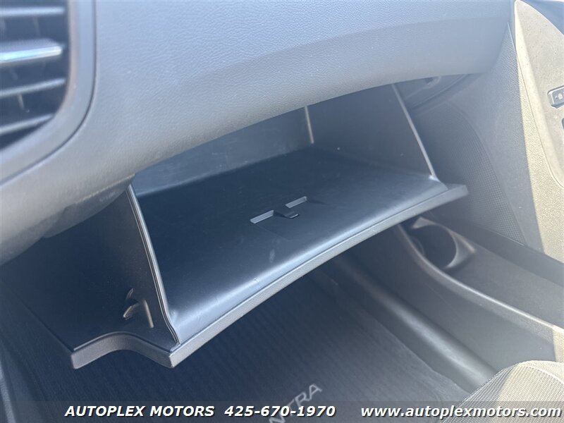 Used 2013 Hyundai Elantra SE image 30