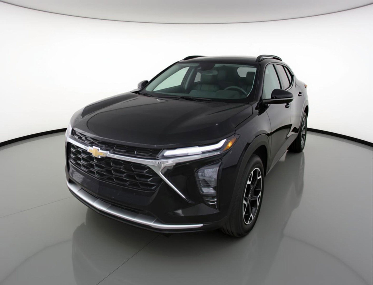 Used 2025 Chevrolet Trax LT FWD image 3