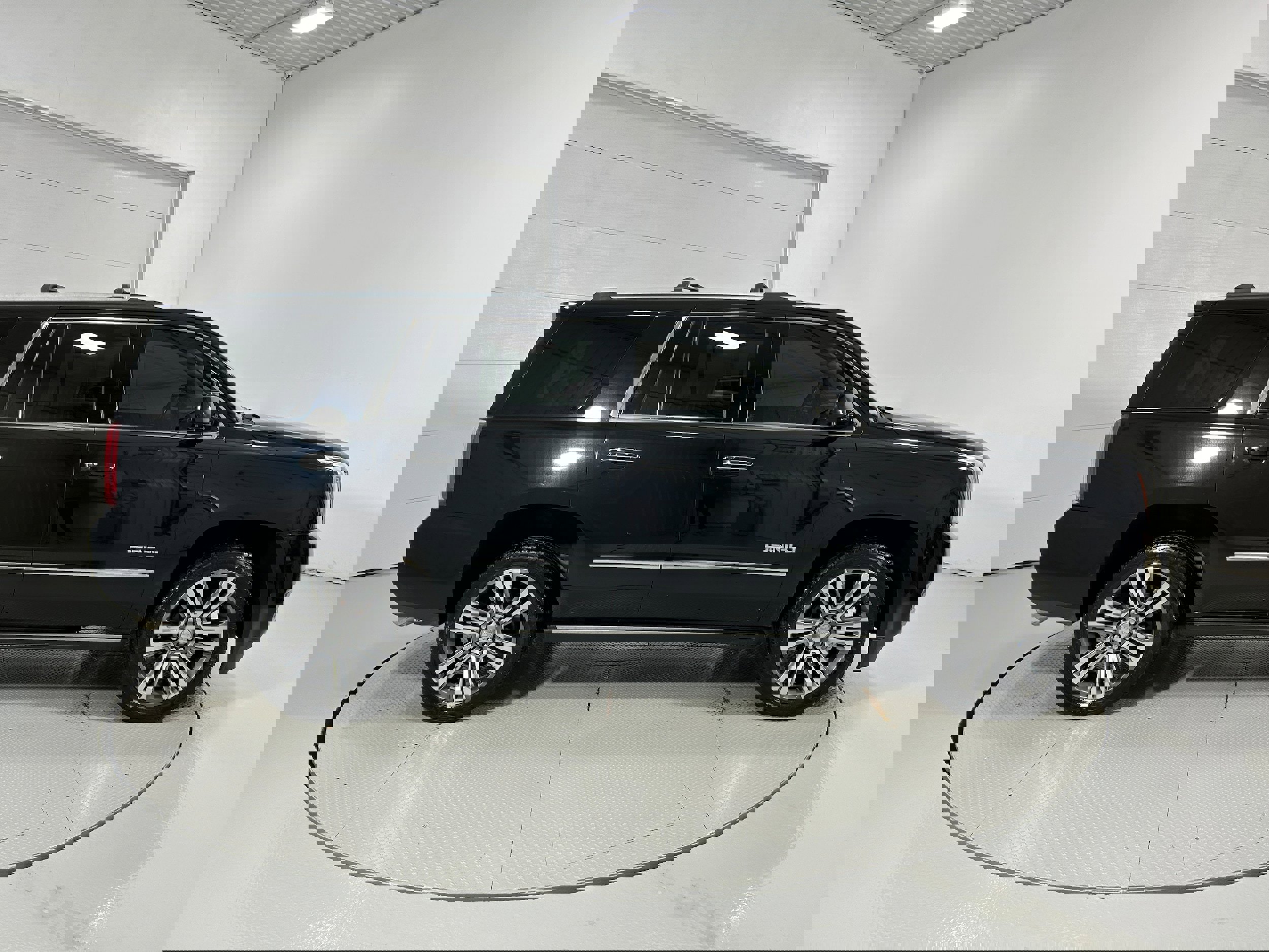 Used 2019 GMC Yukon Denali w/ Denali Ultimate Package image 40