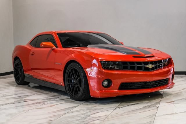 Used 2010 Chevrolet Camaro SS w/ LPO, Ground Effects Package RWD image 9