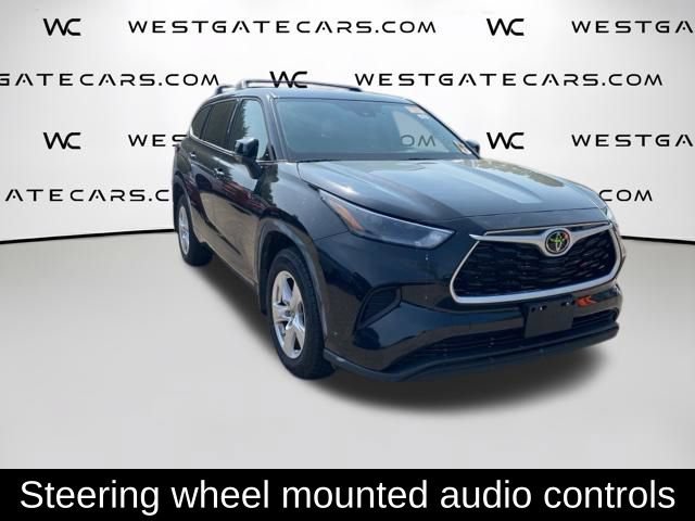 Used 2022 Toyota Highlander L AWD/4WD image 4