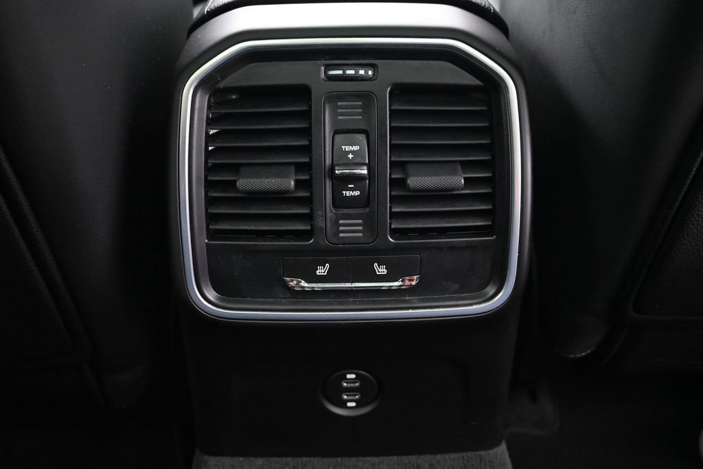 Certified 2024 Porsche Macan AWD/4WD image 8