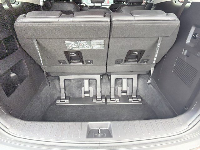 Used 2025 Kia Carnival EX FWD image 12
