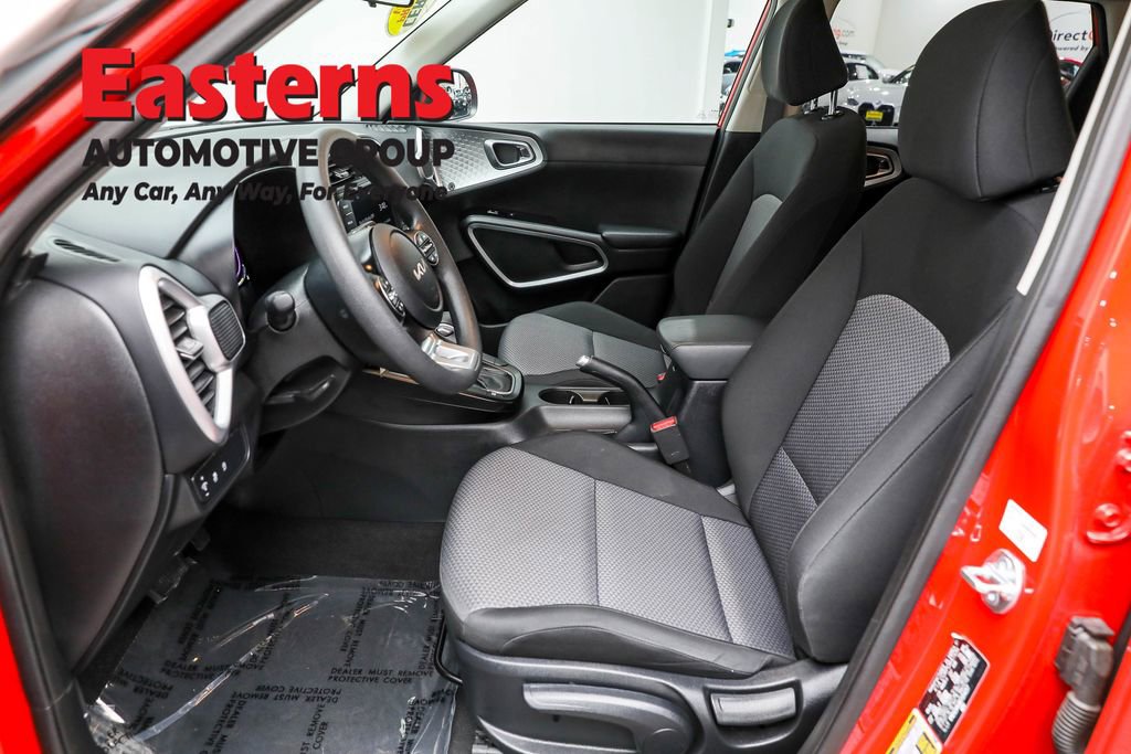 Used 2025 Kia Soul LX w/ LX Technology Package image 14