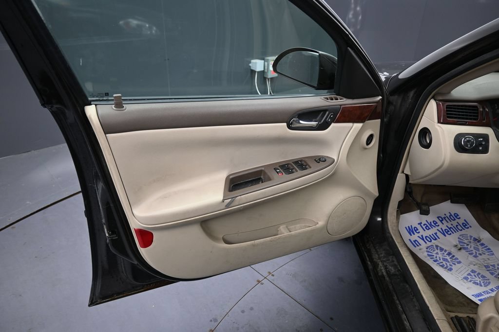 Used 2008 Chevrolet Impala LT w/ Luxury Edition Package FWD image 25