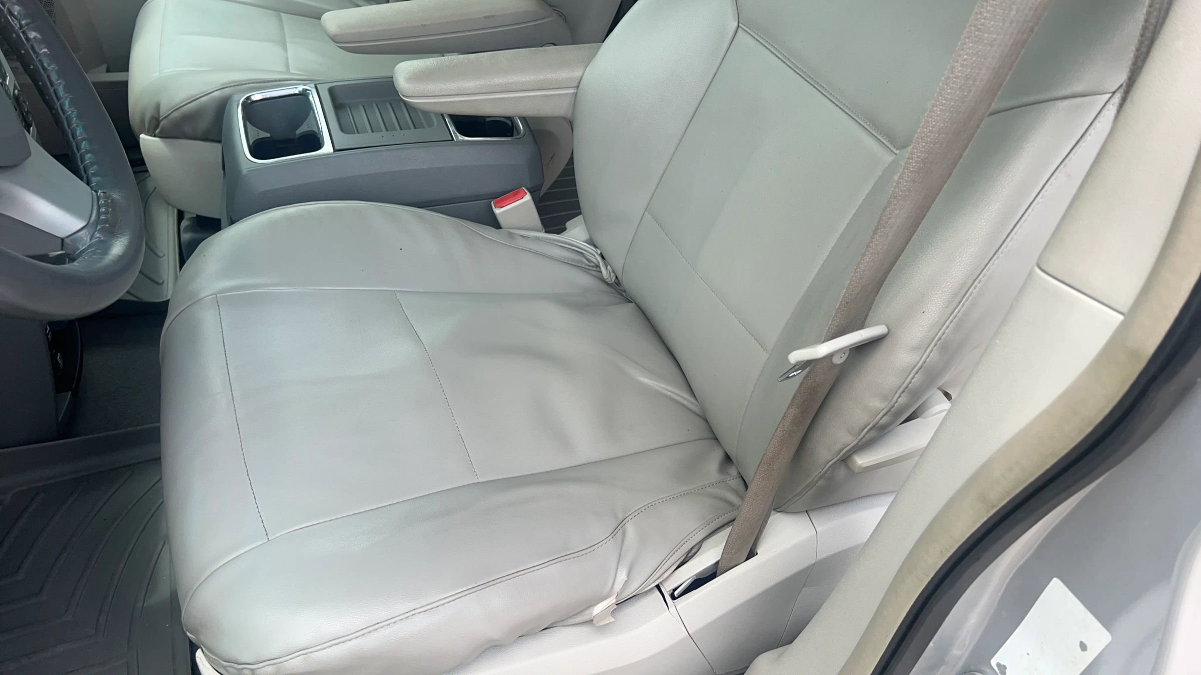 Used 2008 Chrysler Town & Country Limited w/ Entertainment Group #3 FWD image 21