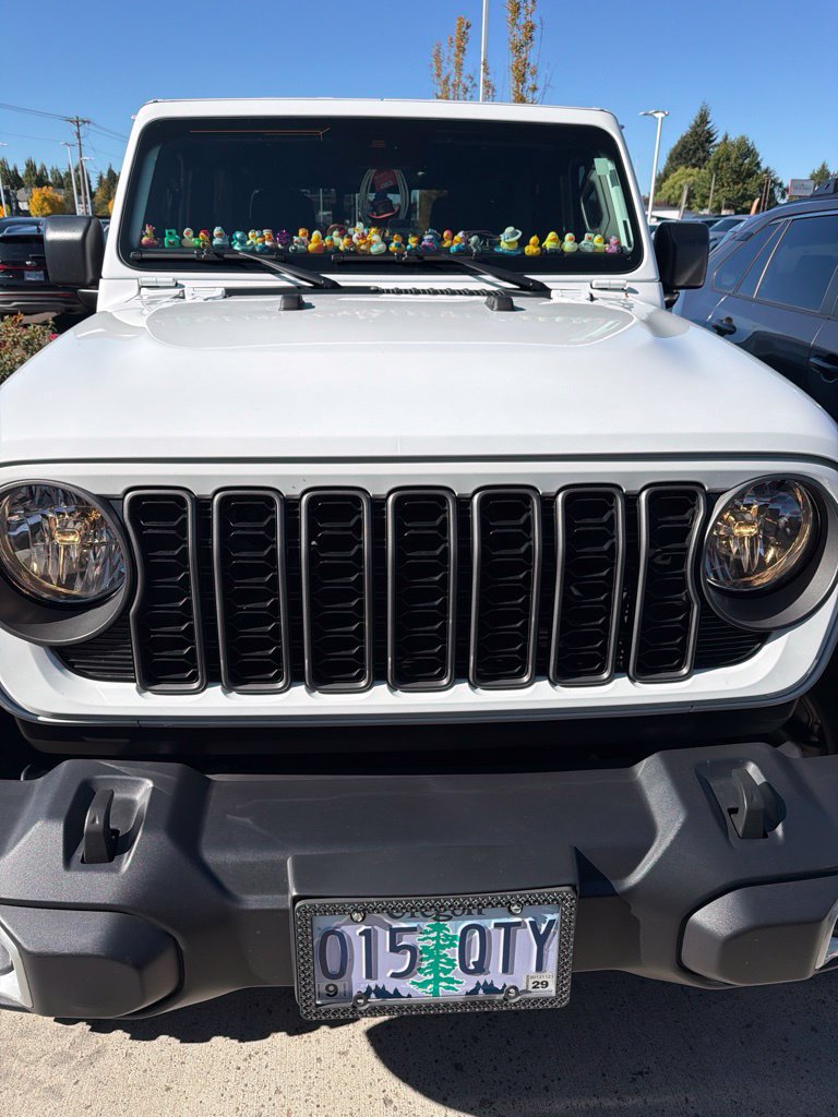 Used 2025 Jeep Gladiator Sport AWD/4WD image 1