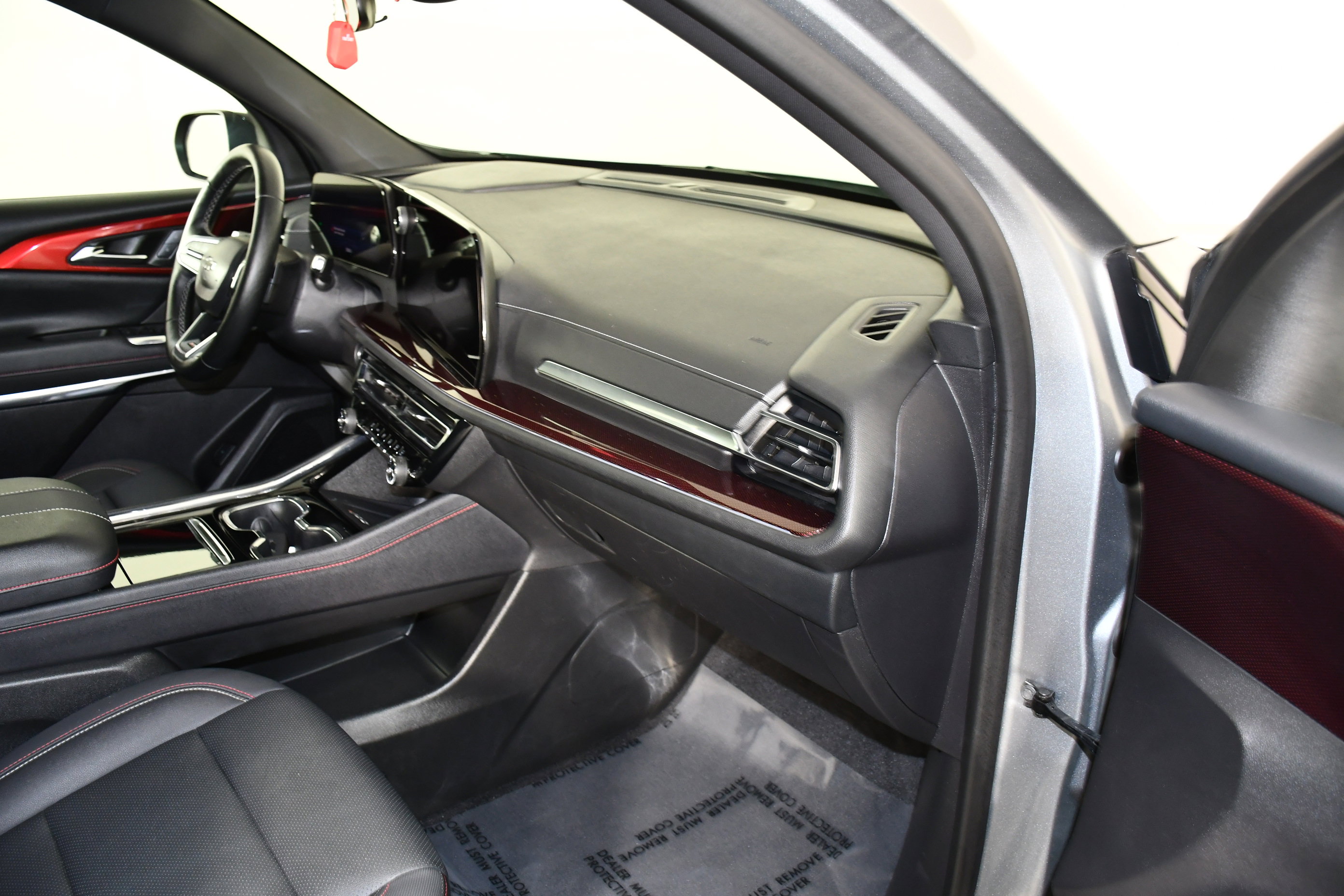 Used 2025 Chevrolet Traverse Z71 image 38