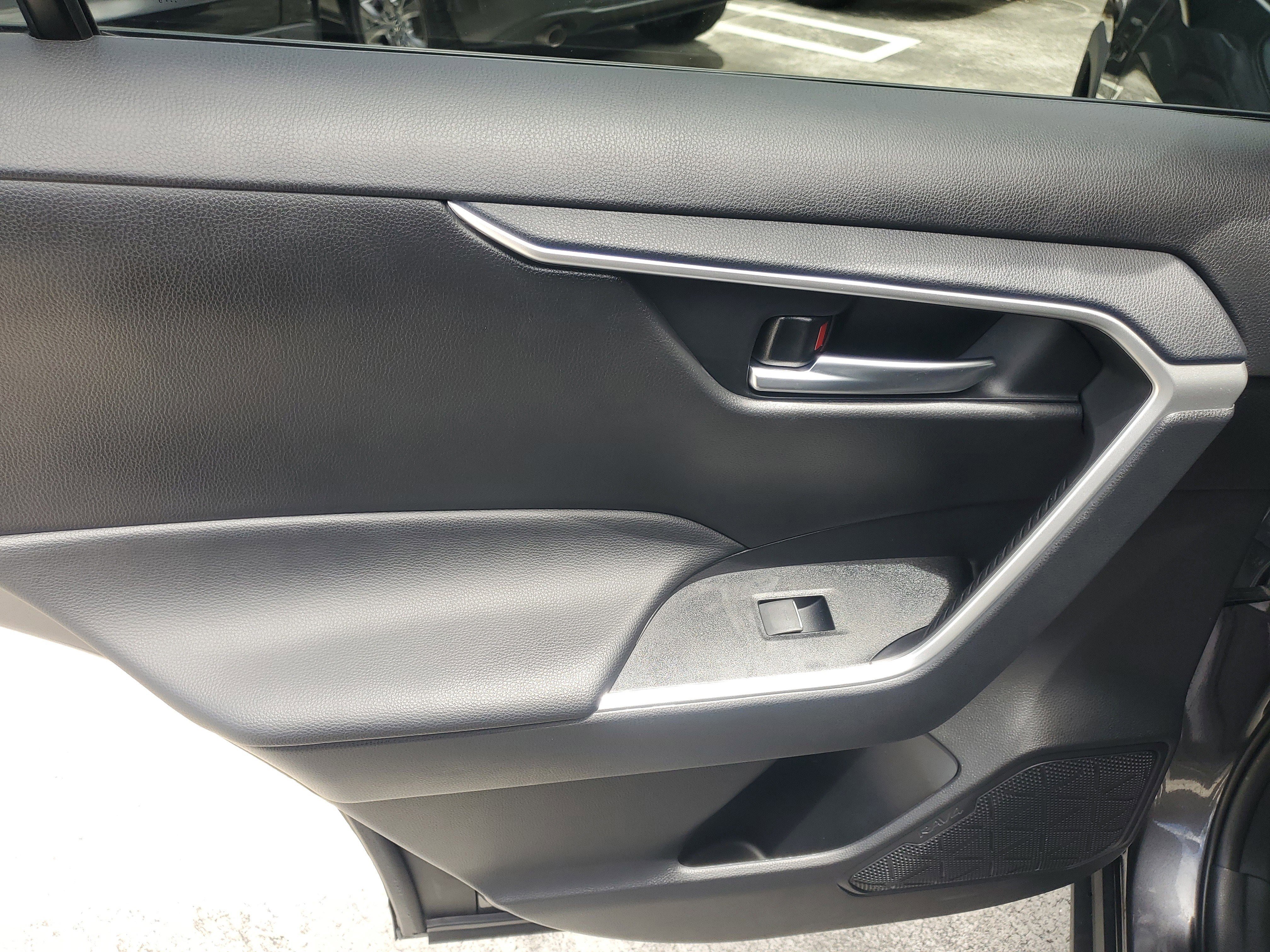 Certified 2025 Toyota RAV4 XLE w/ Convenience Package FWD image 15
