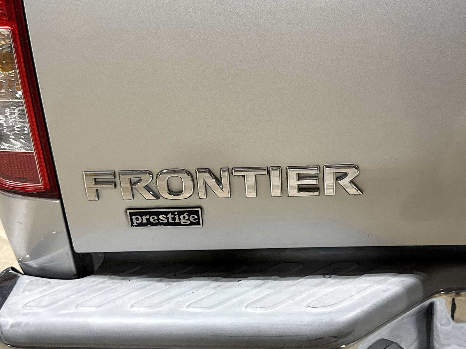 Used 2010 Nissan Frontier LE w/ LE Value Truck Pkg AWD/4WD image 24