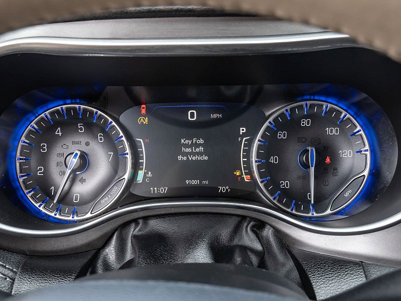 Used 2019 Chrysler Pacifica Limited FWD image 31