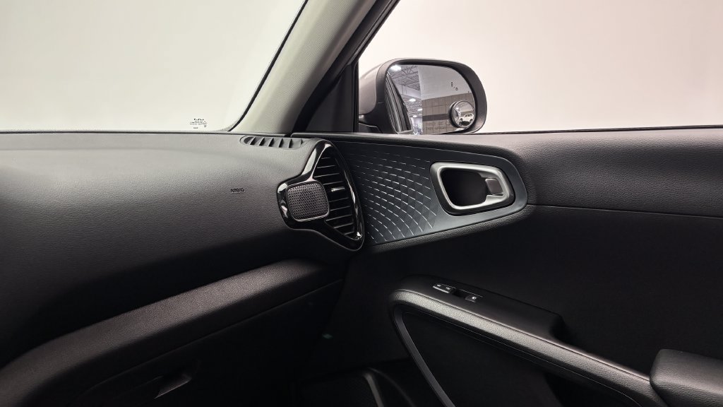 Used 2025 Kia Soul EX FWD image 24