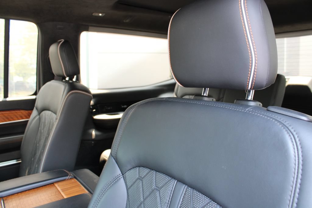 Used 2022 Jeep Grand Wagoneer Series III w/ Rear Seat Video Group 1 AWD/4WD image 15