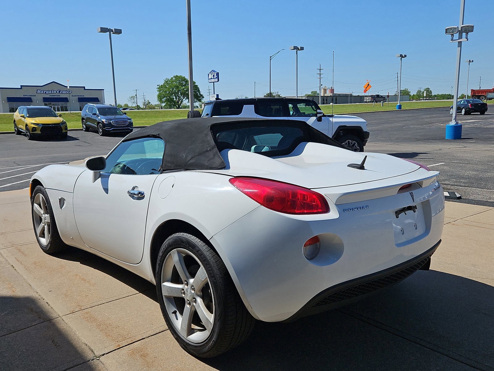Used 2008 Pontiac Solstice Convertible w/ Premium Package RWD image 3