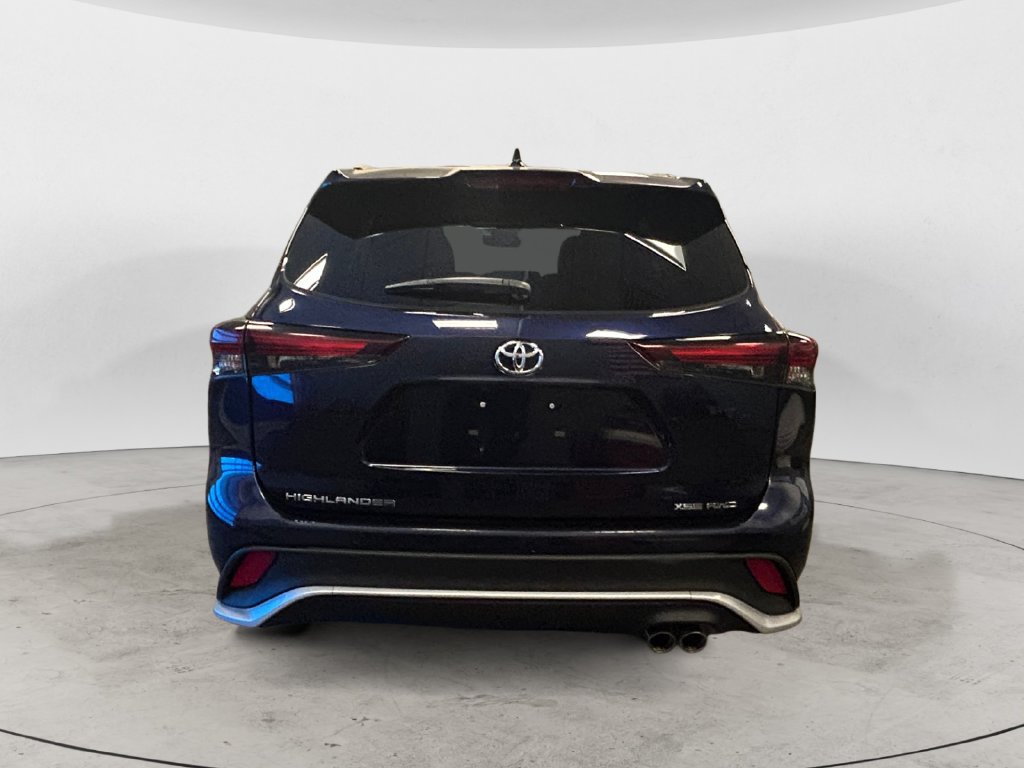 Used 2025 Toyota Highlander XSE AWD/4WD image 4