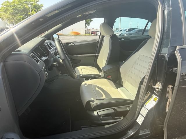 Used 2016 Volkswagen Jetta Sport FWD image 9