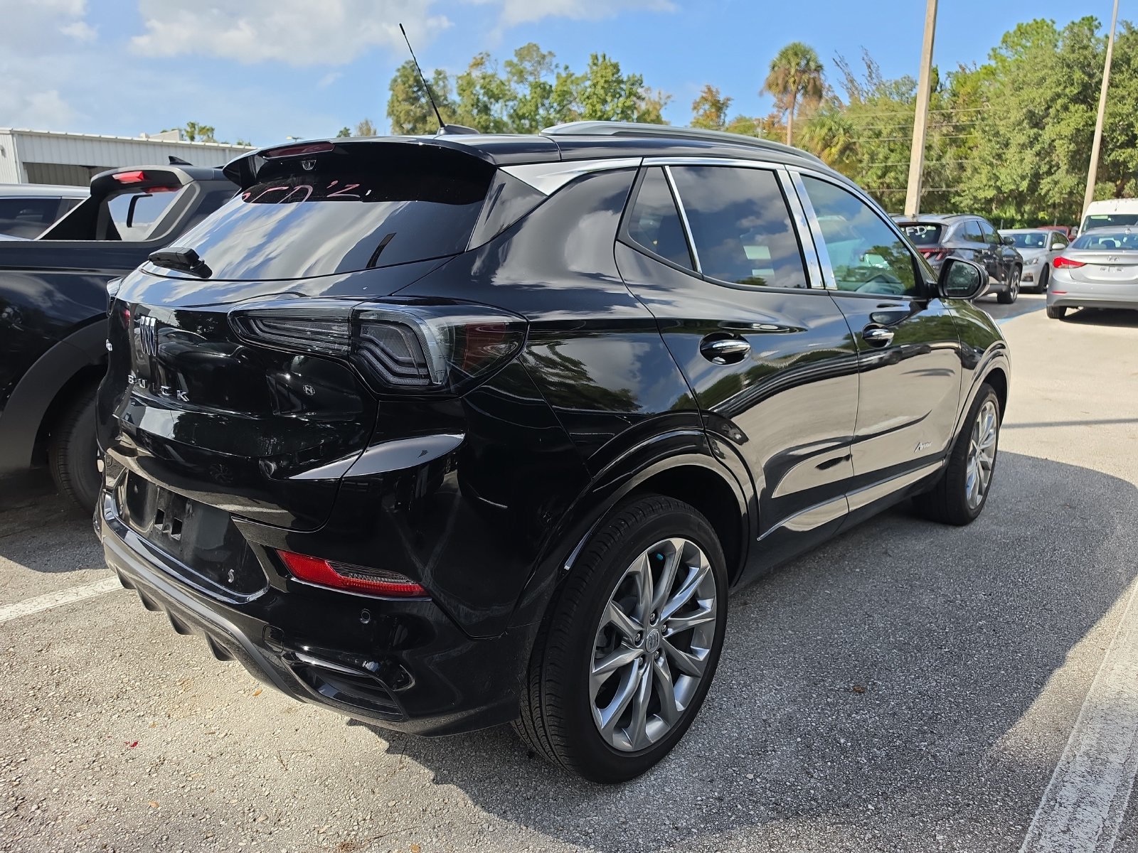 Used 2025 Buick Encore GX Avenir w/ Avenir Technology Package AWD/4WD image 3