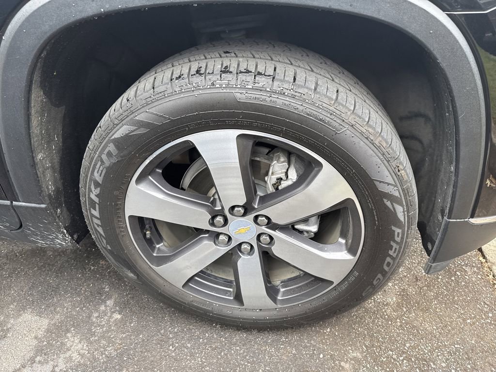 Used 2021 Chevrolet Traverse LT w/ LT Premium Package FWD image 4