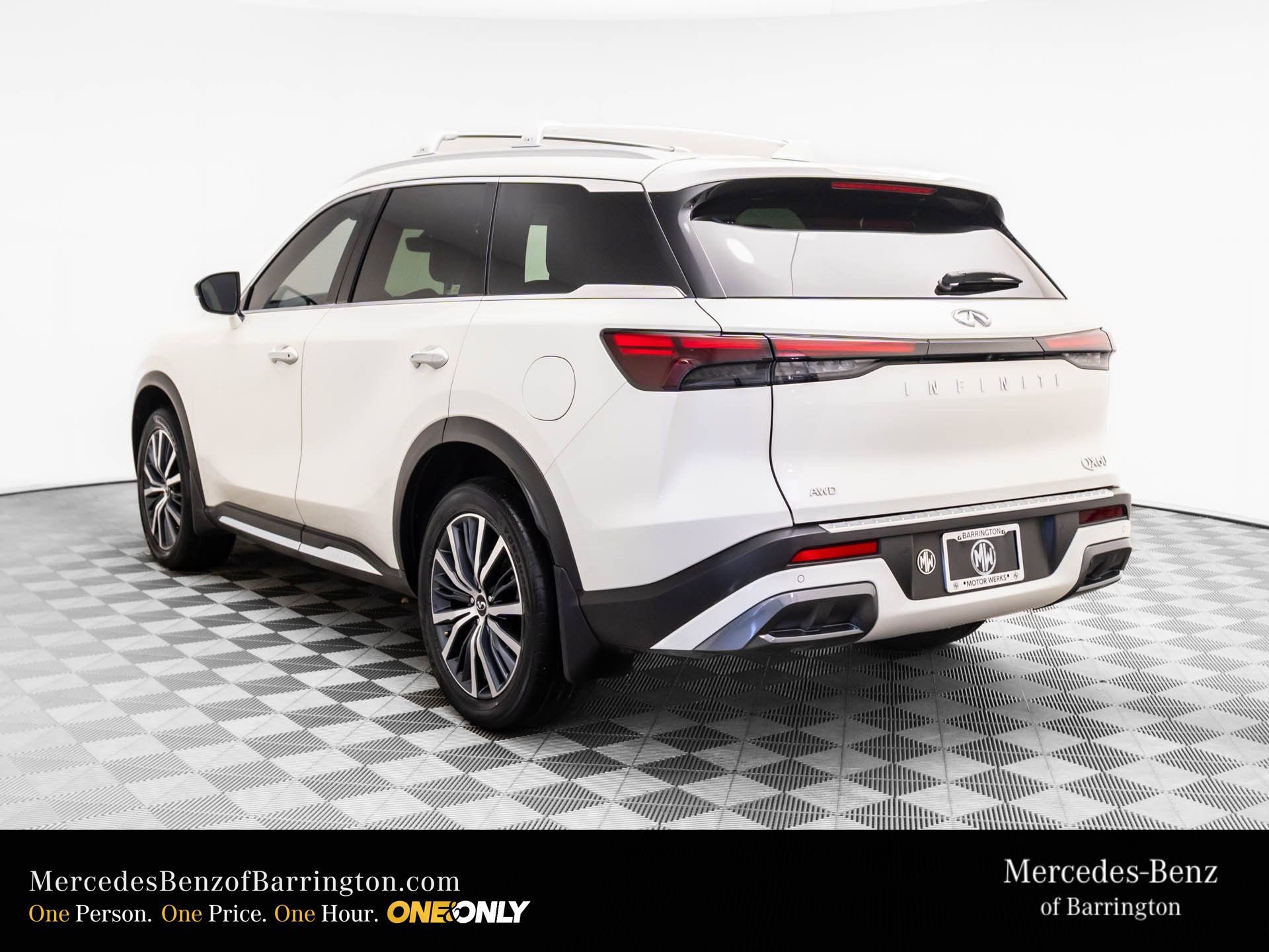 Used 2023 INFINITI QX60 Sensory w/ Cargo Package AWD/4WD image 3