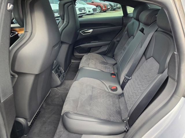 Used 2022 Audi e-tron GT Premium Plus image 10