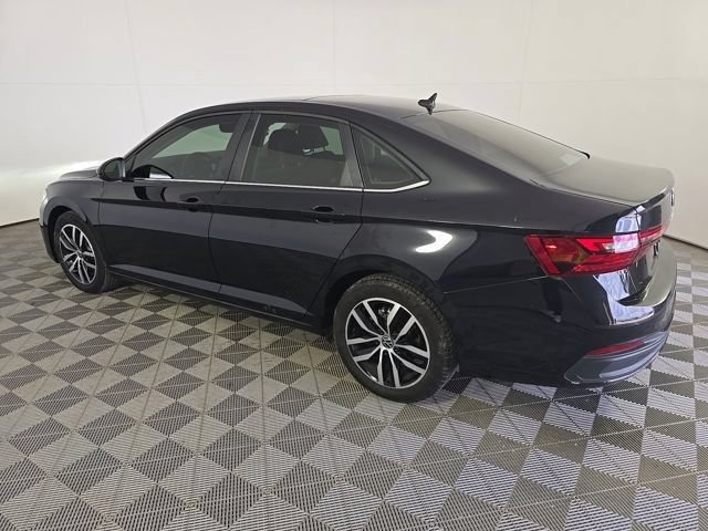 Used 2025 Volkswagen Jetta SE FWD image 4