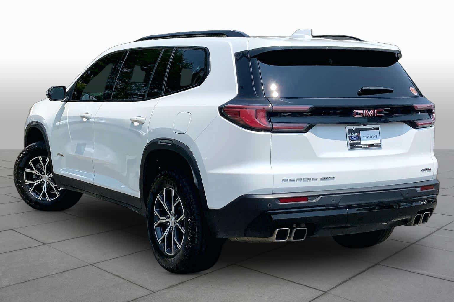 Used 2025 GMC Acadia AT4 w/ Luxury Package AWD/4WD image 12