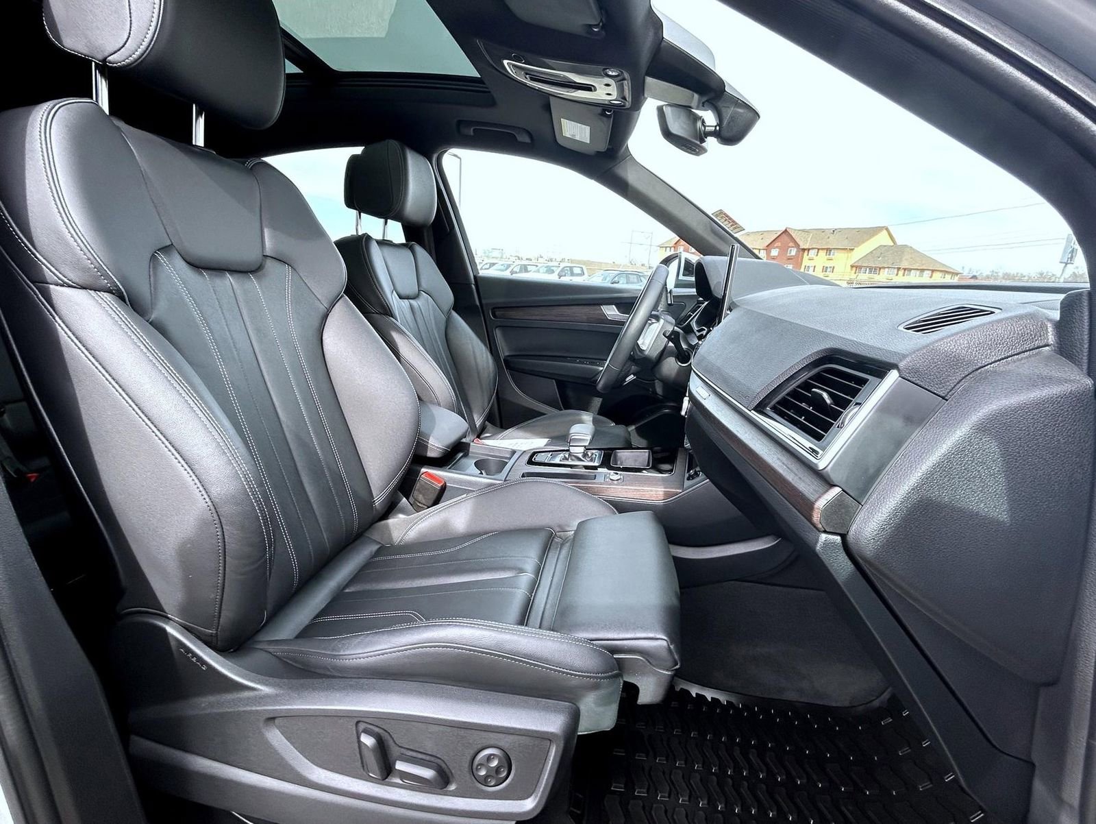 Used 2025 Audi Q5 2.0T Premium image 16