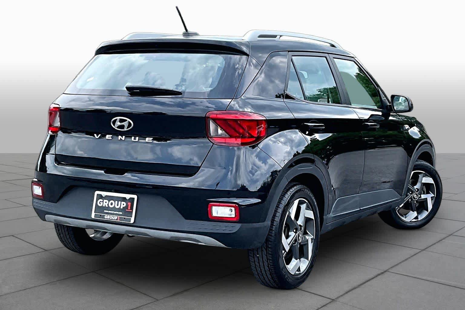 Used 2023 Hyundai Venue SEL w/ Cargo Package FWD image 13