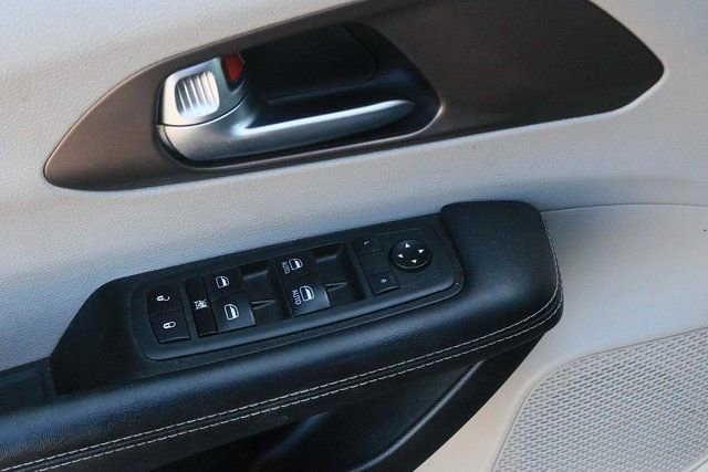 Used 2020 Chrysler Voyager Lxi FWD image 10