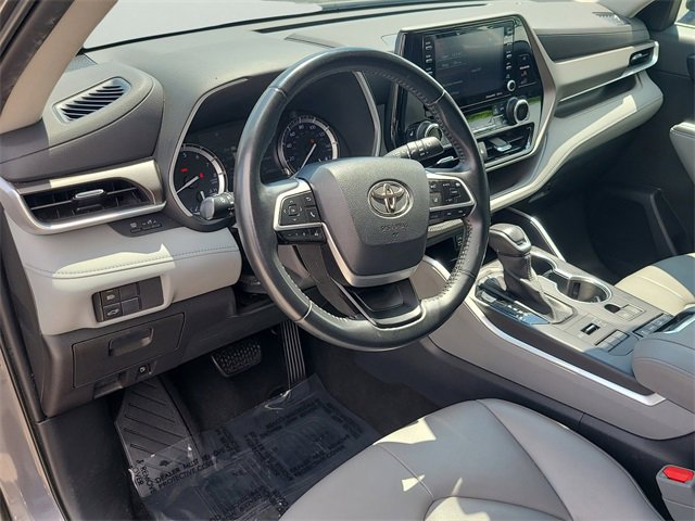 Used 2022 Toyota Highlander XLE image 22