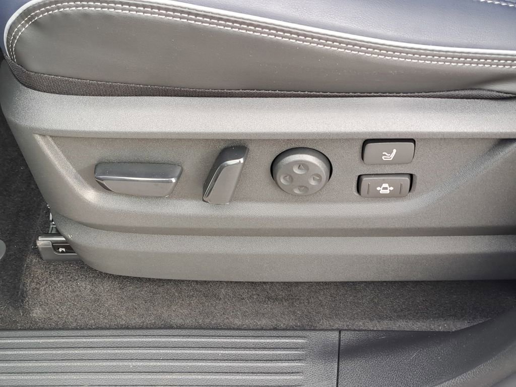 Used 2026 INFINITI QX80 4WD w/ Sport Exterior Package image 12