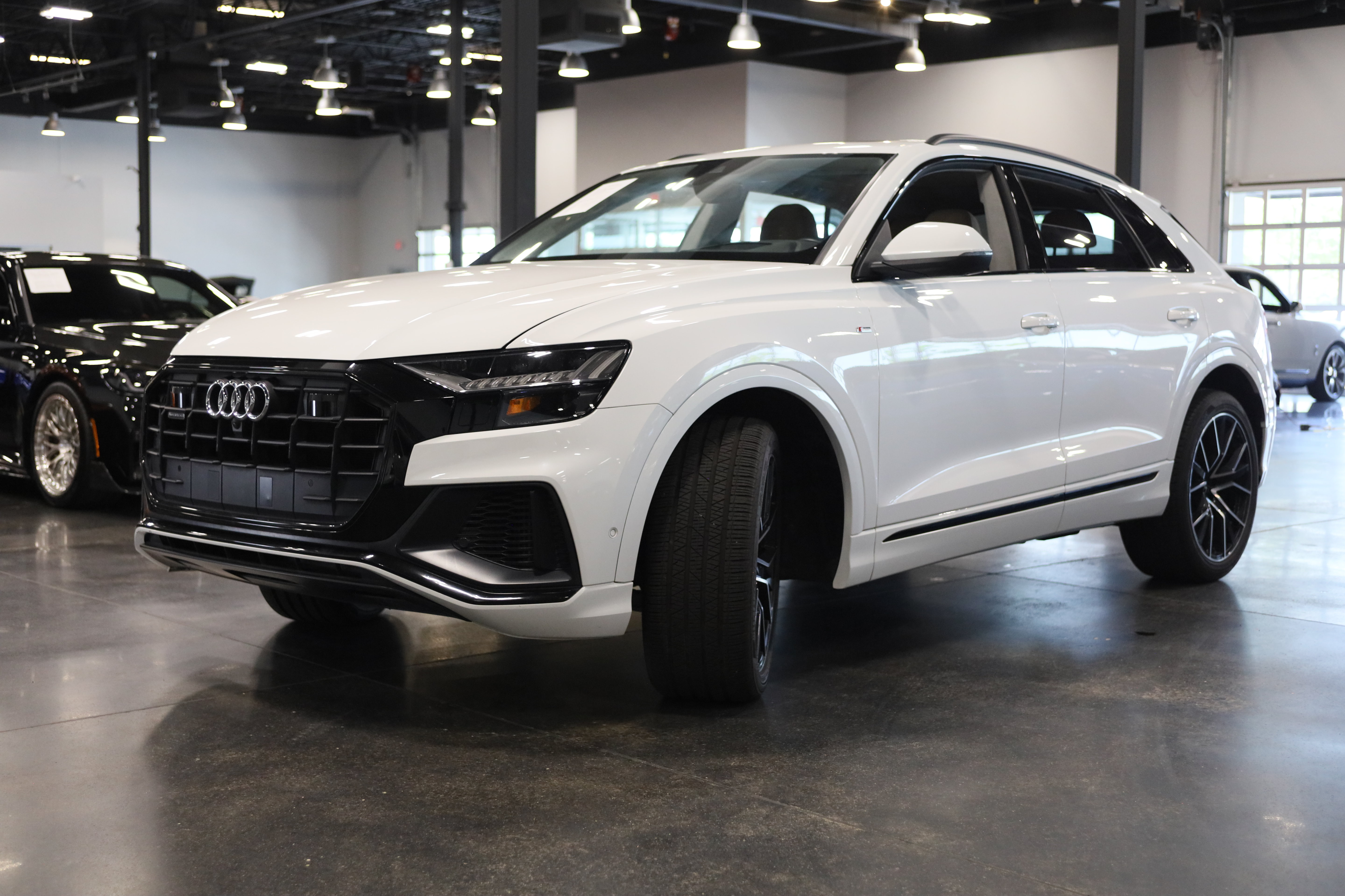 Used 2019 Audi Q8 Prestige AWD/4WD image 3