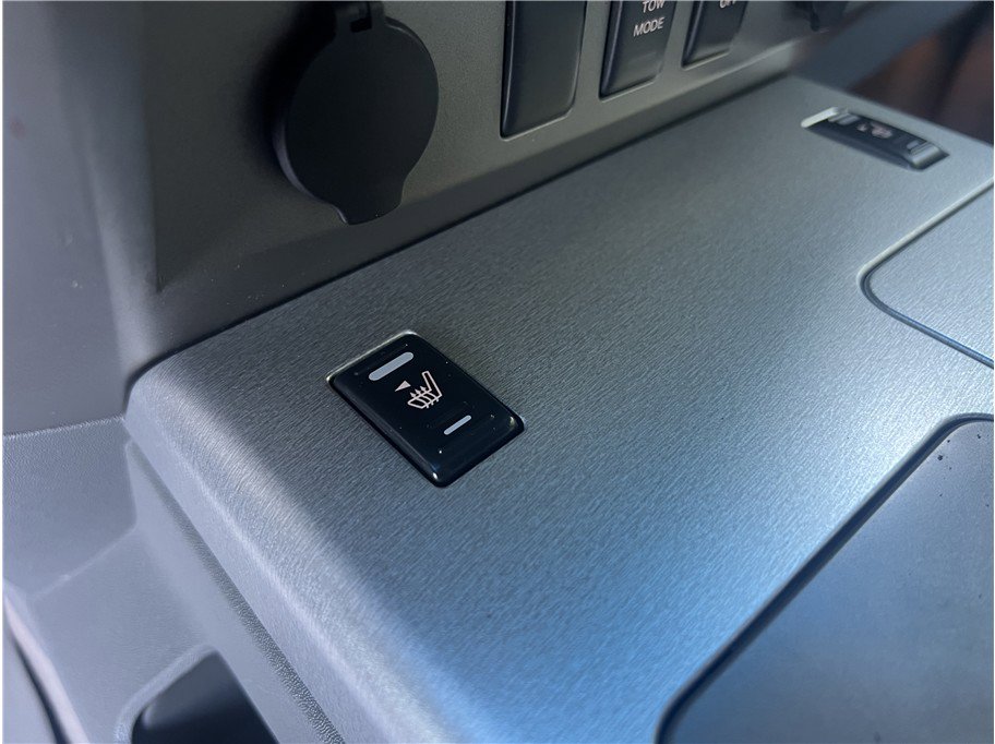 Used 2005 Nissan Titan LE w/ (U01) Nissan Navigation Pkg image 21