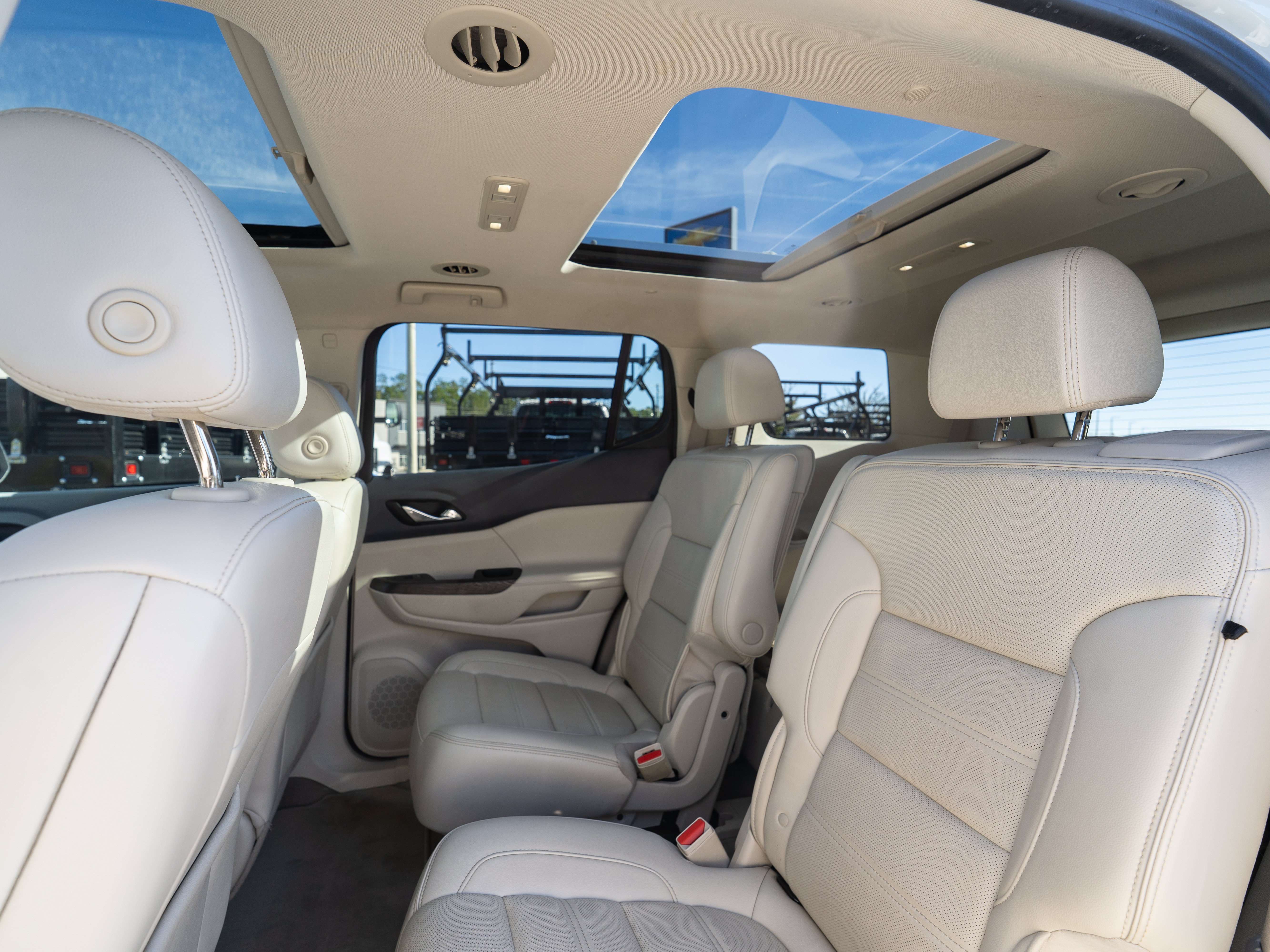 Used 2023 GMC Acadia Denali w/ Denali Ultimate Package FWD image 9