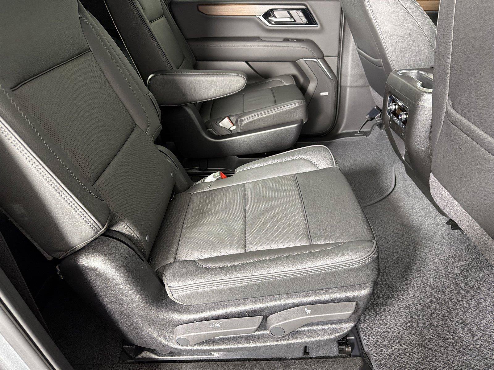 New 2026 GMC Yukon XL Denali w/ Sun & Power Step Package AWD/4WD image 15