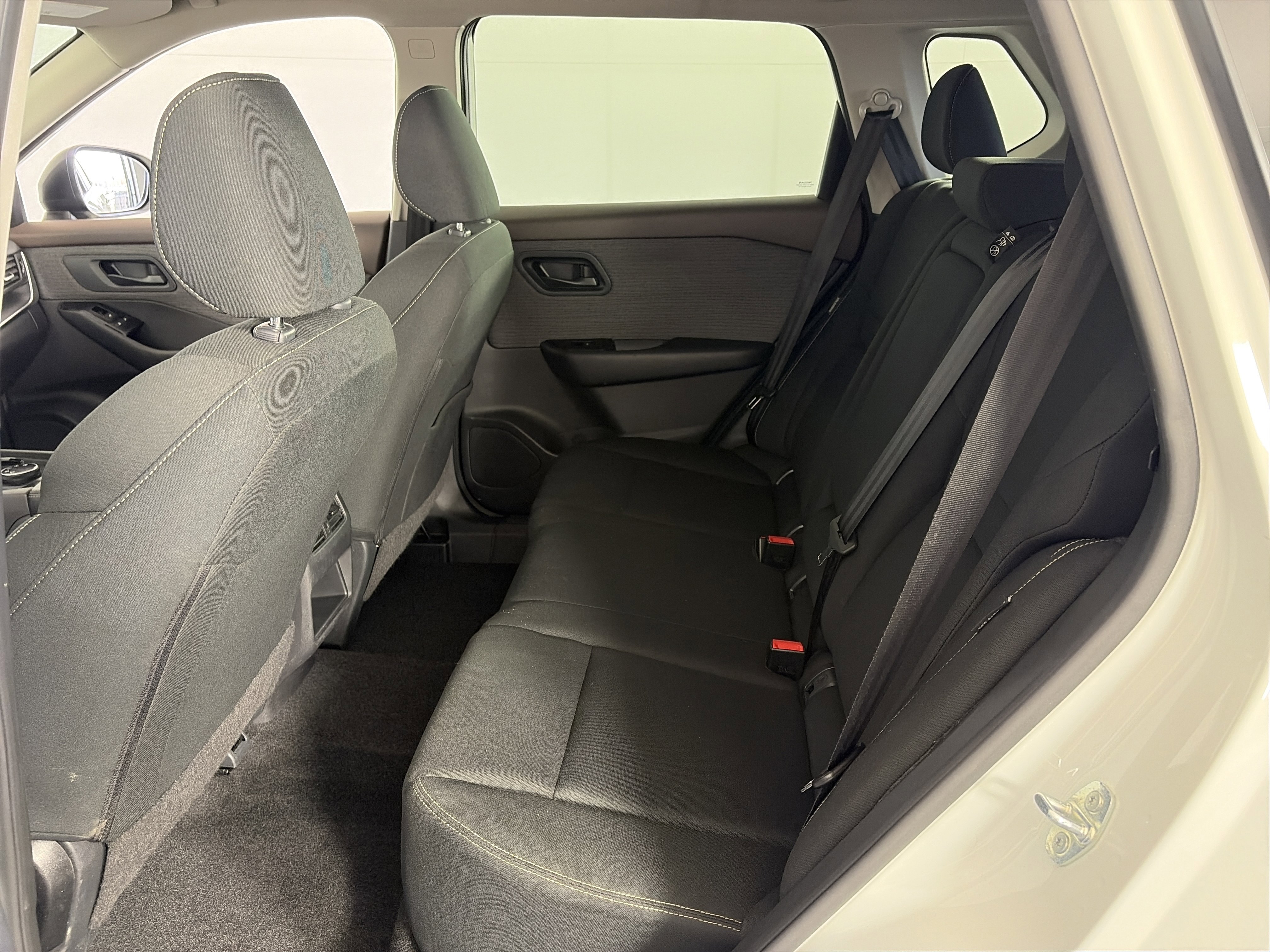 Used 2023 Nissan Rogue S image 7