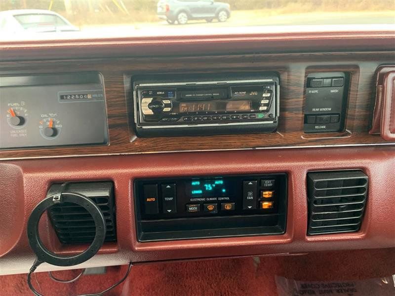 Used 1992 Oldsmobile Custom Cruiser image 23