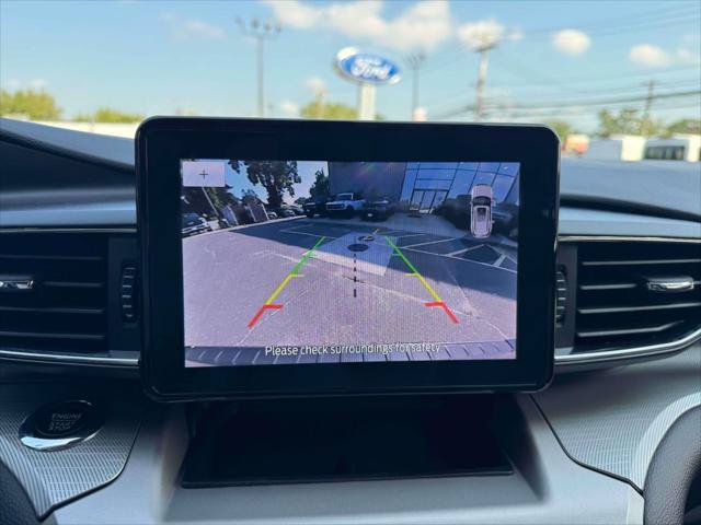 Used 2022 Ford Explorer XLT w/ Equipment Group 202A AWD/4WD image 32