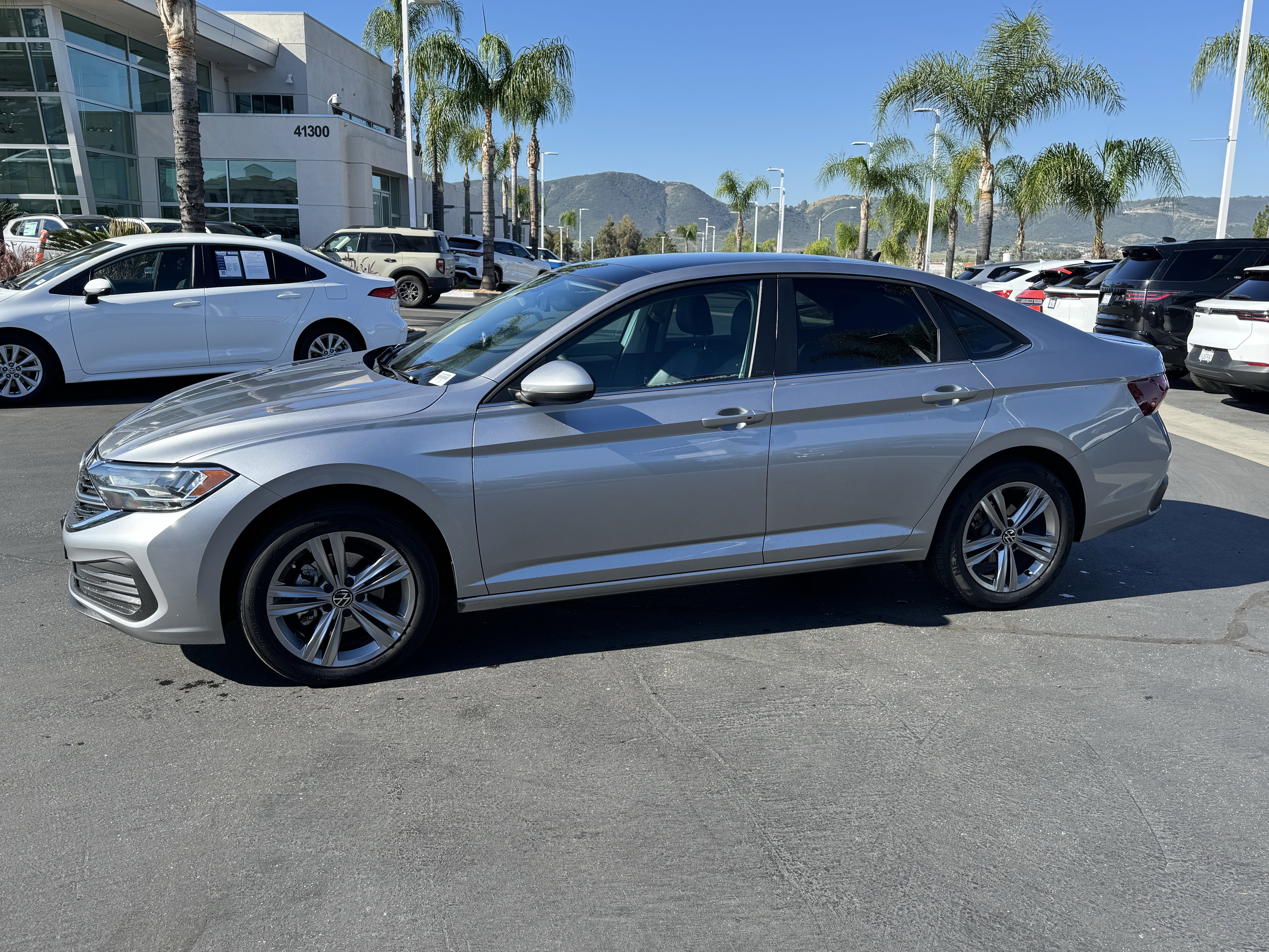 Used 2022 Volkswagen Jetta SE w/ Panoramic Sunroof Package image 7