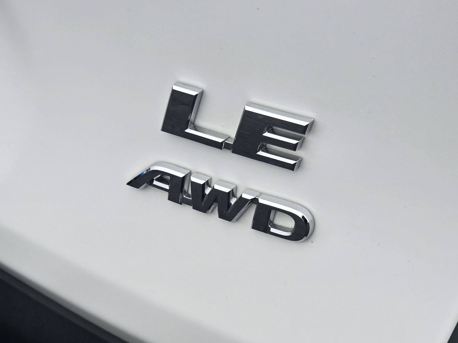 Used 2024 Toyota RAV4 LE AWD/4WD image 11