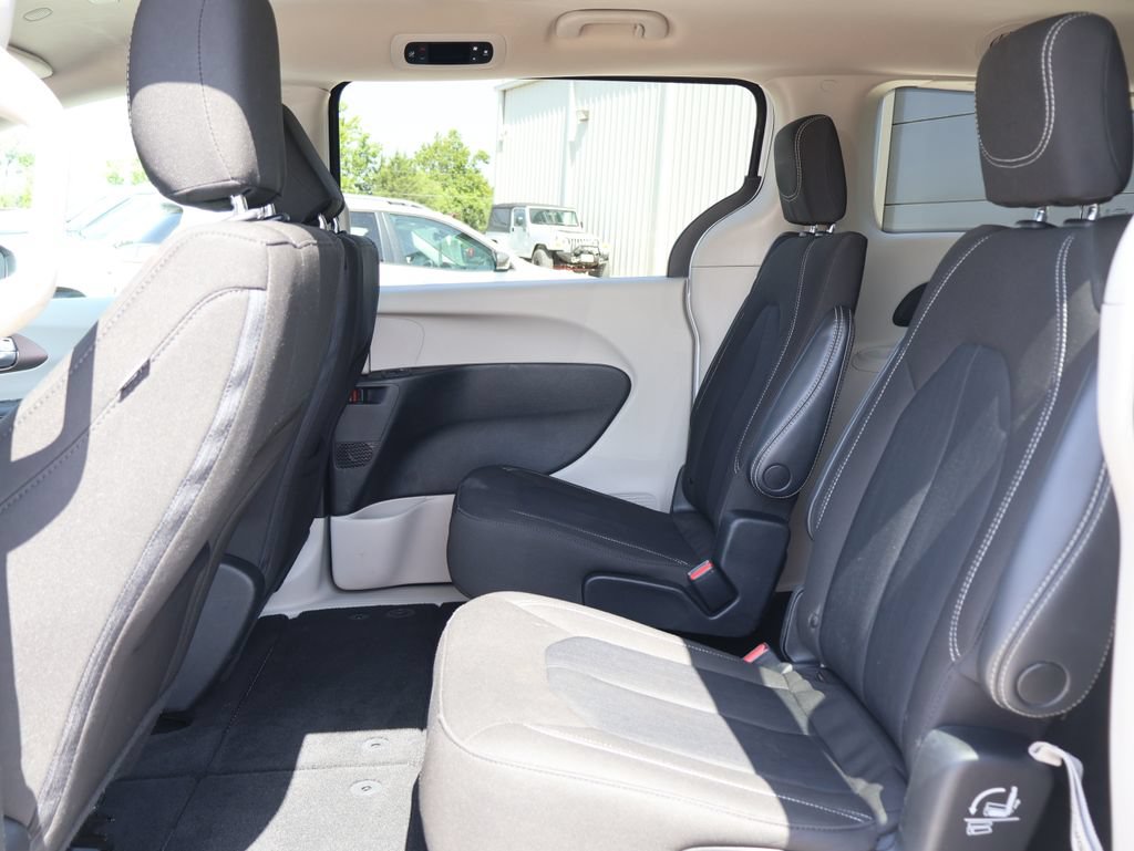 Used 2023 Chrysler Voyager LX FWD image 17