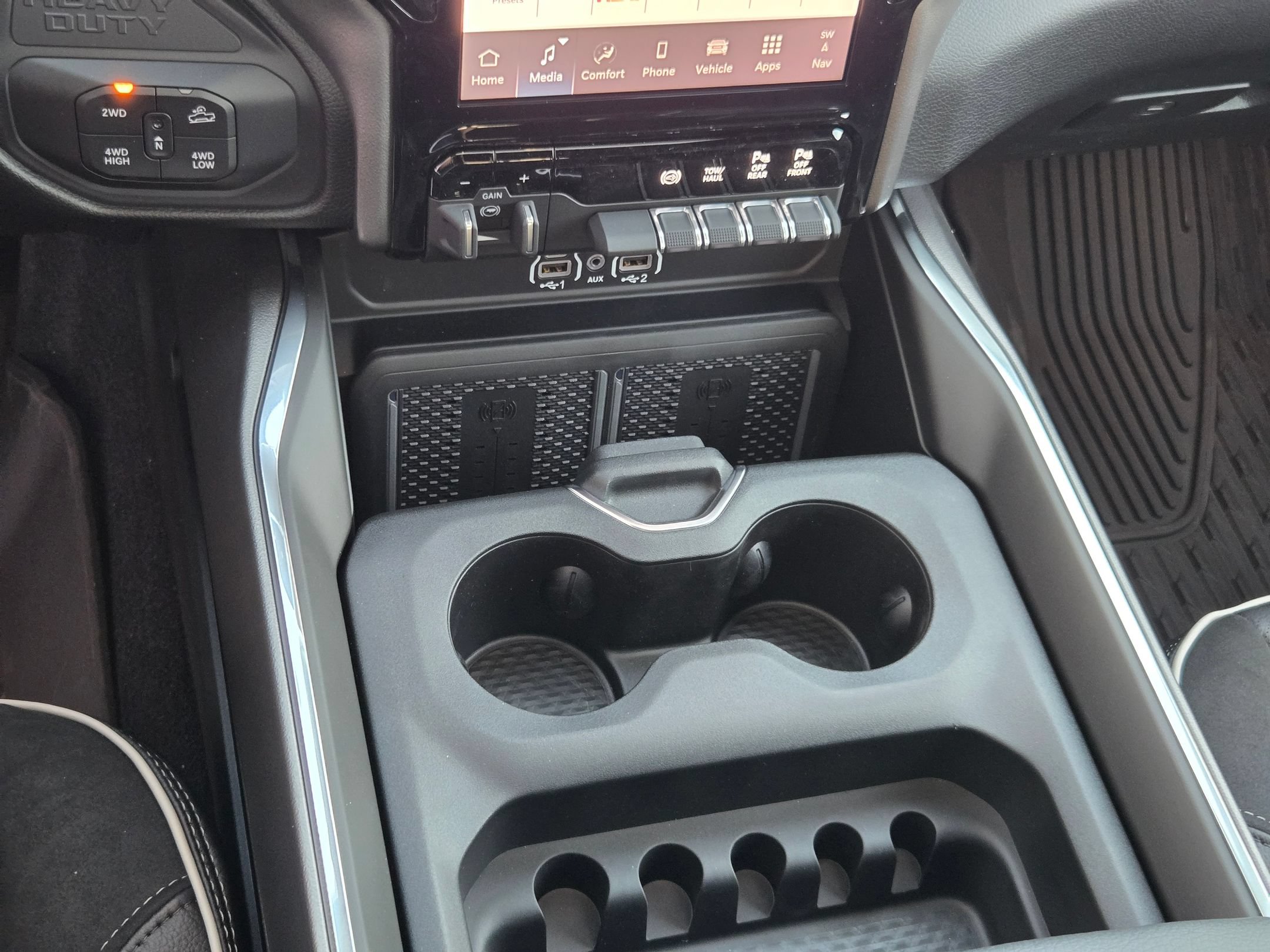 New 2026 RAM 2500 Laramie w/ Sport Appearance Package AWD/4WD image 32